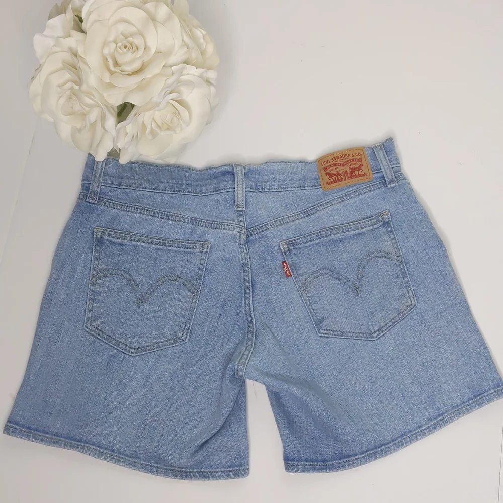 Leviś Strauss Jean  shorts distressed Shorts size 29